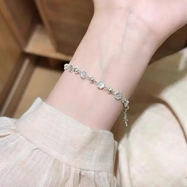 S990 CUTE DAME