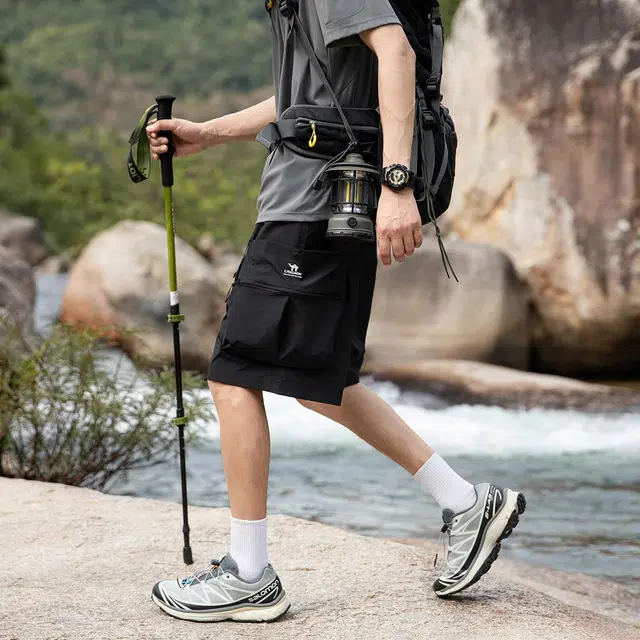 领航骆驼 美式高街舒适字母图案户外中腰系带百搭宽松休闲短裤 男款