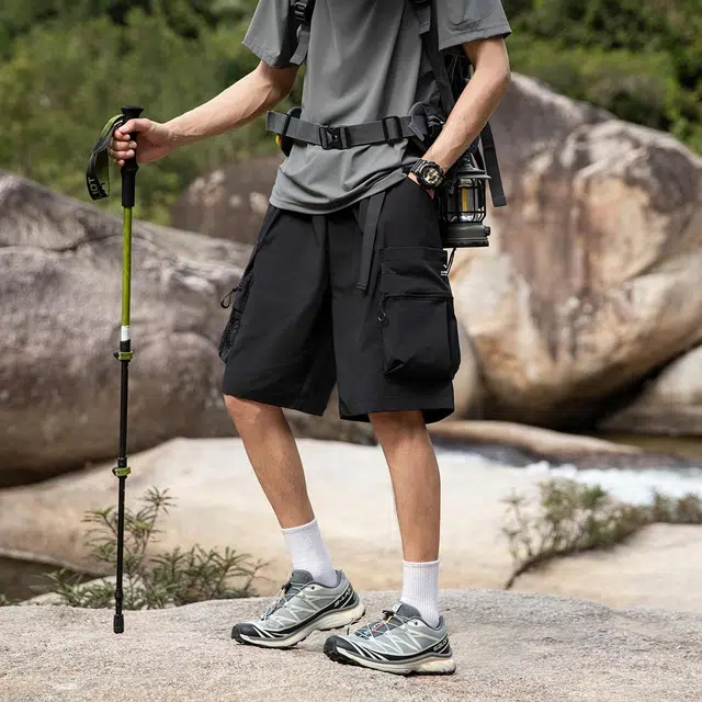 领航骆驼 美式高街舒适字母图案户外中腰系带百搭宽松休闲短裤 男款