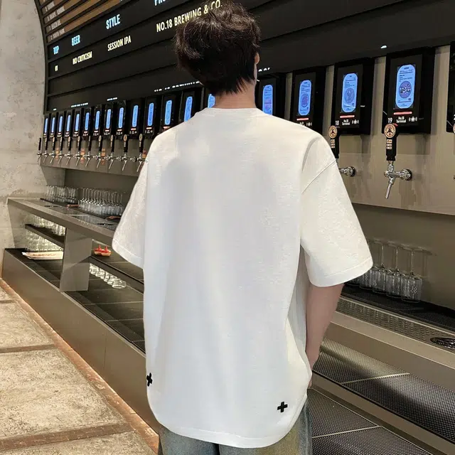 URBAN AUTHENTIC T