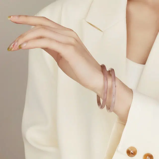 六桂福 福韵金 荆棘玫瑰 精致轻奢时尚优雅气质 小清新简约小众高级感设计 琉璃 手镯 女款