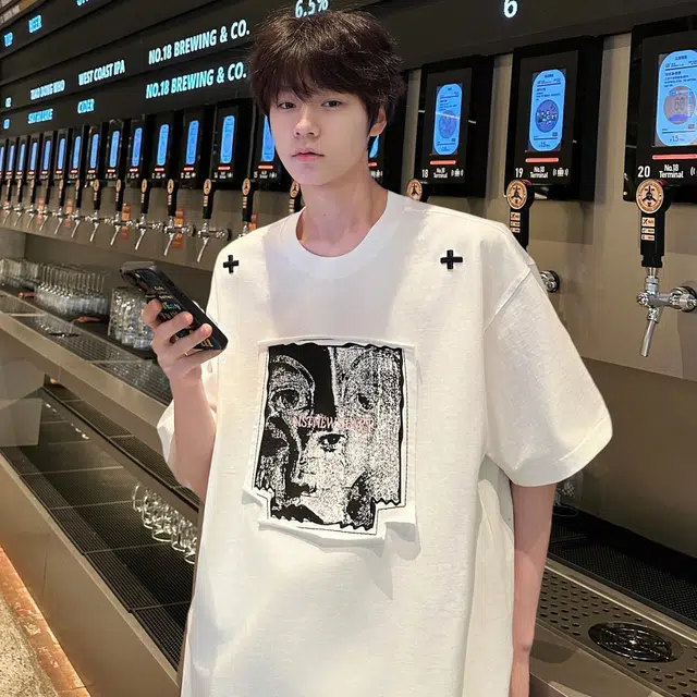 URBAN AUTHENTIC T