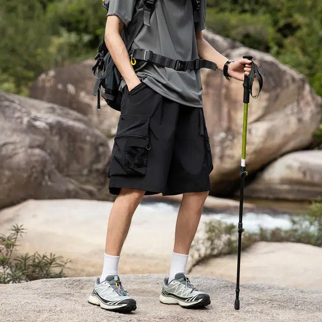 领航骆驼 美式高街舒适字母图案户外中腰系带百搭宽松休闲短裤 男款