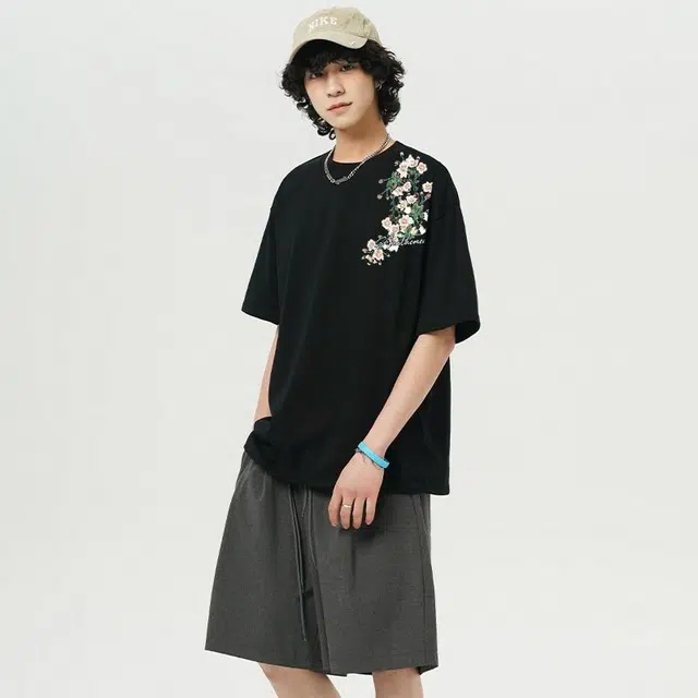 UNthemed Vintage Floral Tee