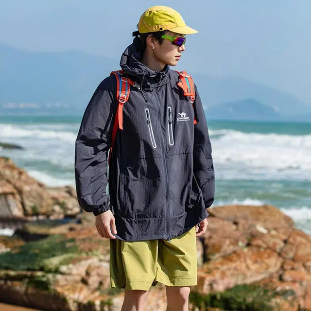 领航骆驼 百搭潮流户外登山潮流夹克外套 男款