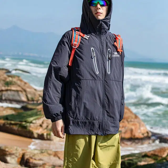 领航骆驼 百搭潮流户外登山潮流夹克外套 男款