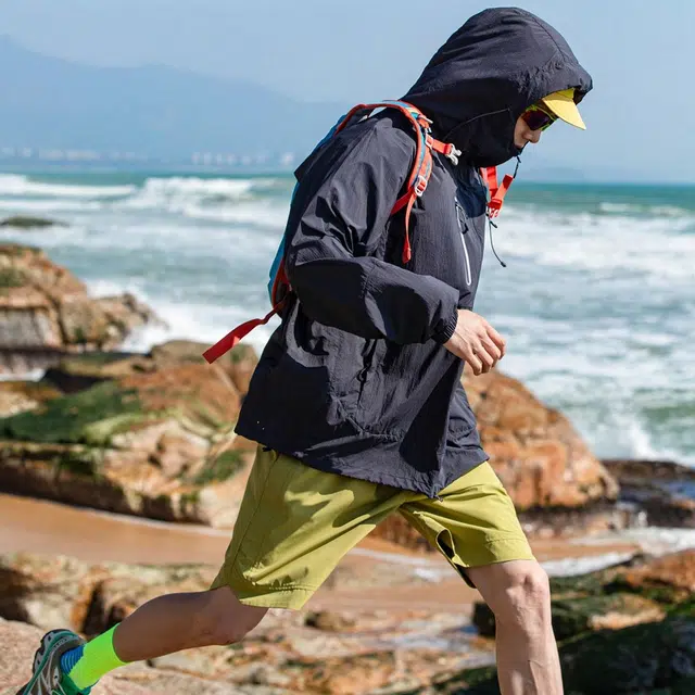 领航骆驼 百搭潮流户外登山潮流夹克外套 男款