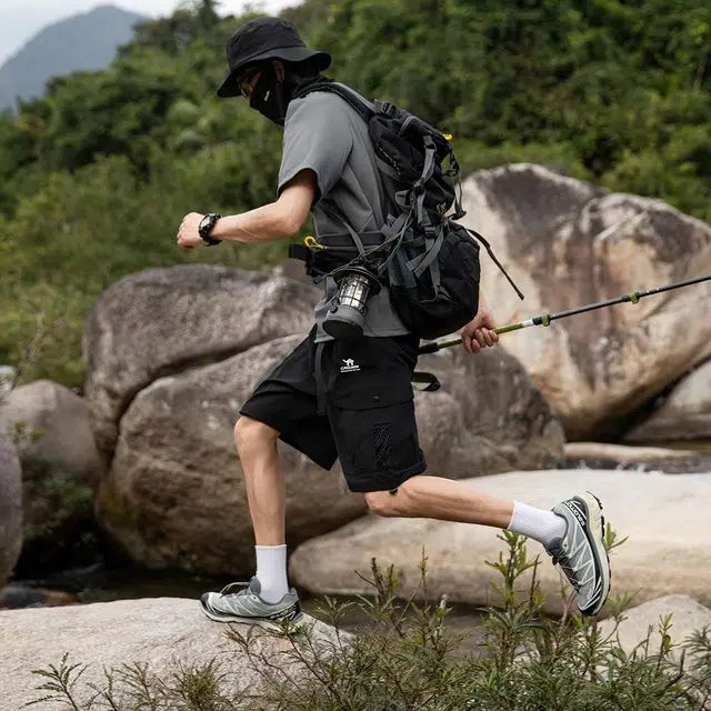 领航骆驼 户外美式高街舒适字母中腰系带百搭宽松休闲短裤 男款