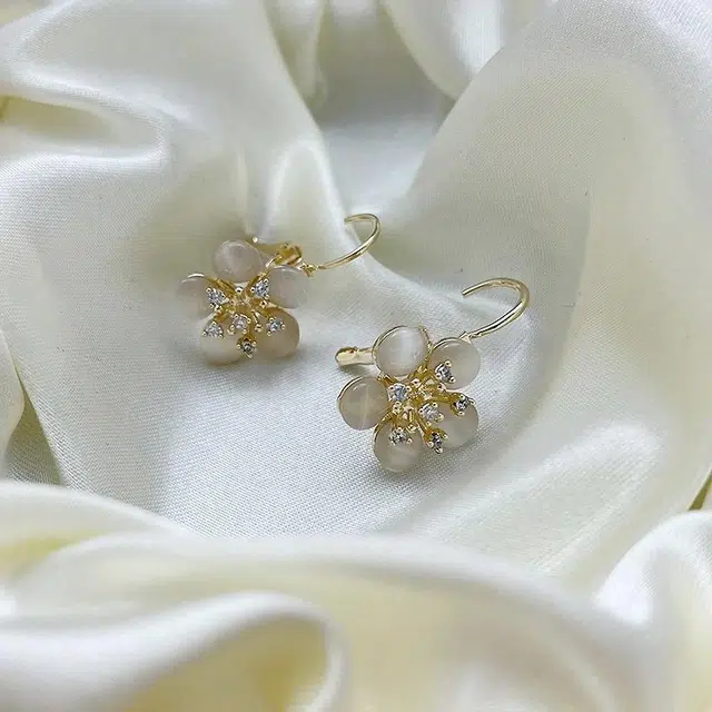 双生恋 精致小巧花朵小众设计感百搭时尚日常通勤约会轻奢高级感 铜 耳环 女款