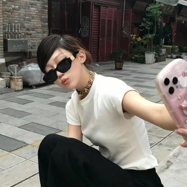 Cranta Komeia ins