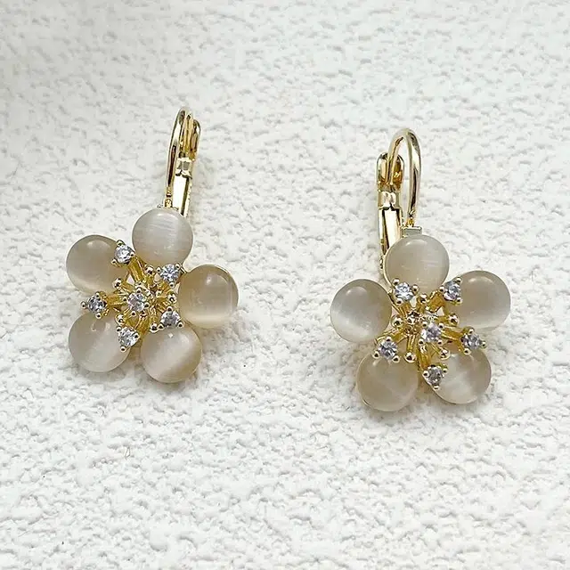 双生恋 精致小巧花朵小众设计感百搭时尚日常通勤约会轻奢高级感 铜 耳环 女款