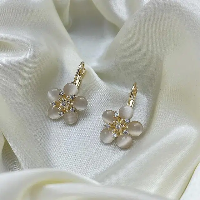 双生恋 精致小巧花朵小众设计感百搭时尚日常通勤约会轻奢高级感 铜 耳环 女款