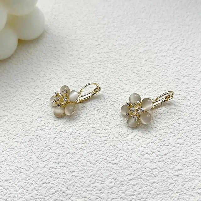 双生恋 精致小巧花朵小众设计感百搭时尚日常通勤约会轻奢高级感 铜 耳环 女款