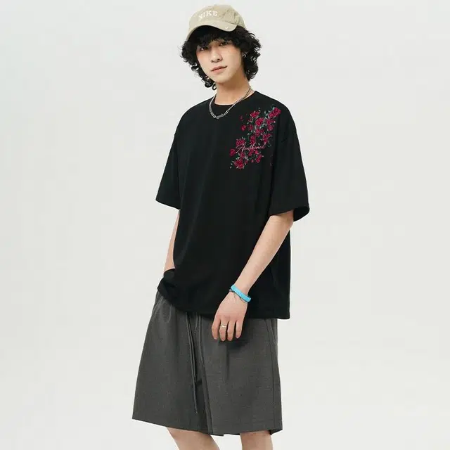 UNthemed T