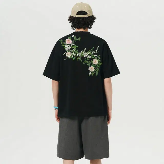 UNthemed T