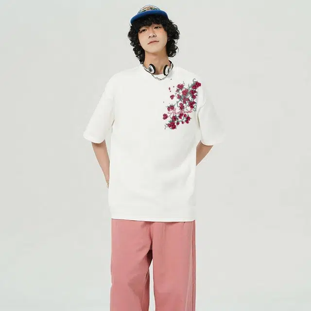 UNthemed T
