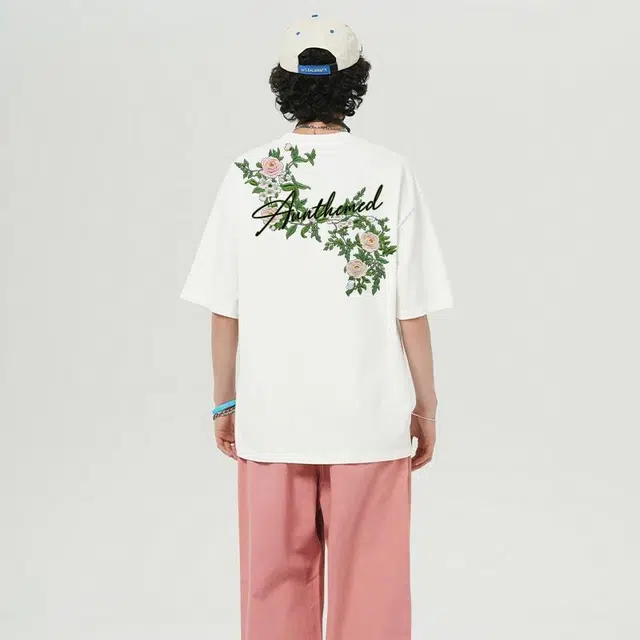 UNthemed T