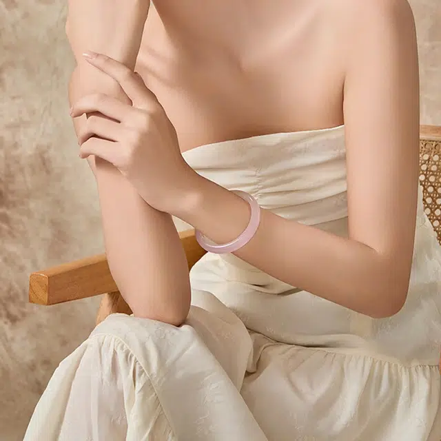 九隆古 樱花粉 水蜜桃浅粉宽面美人条宫廷风贵妃镯  新中式国潮旗袍汉服一步一响 高级感叠戴必备礼盒#好运 玻璃猫眼 手镯 女款