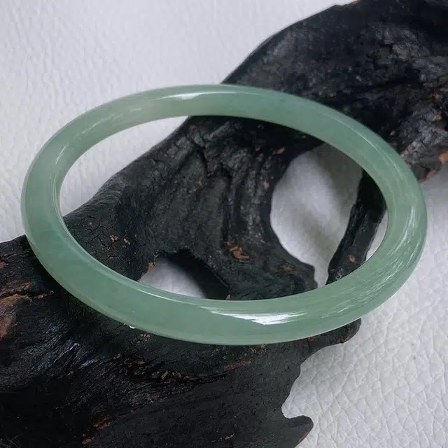 55.6mm