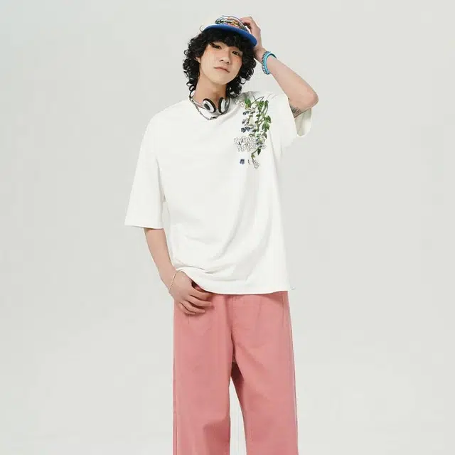 UNthemed T