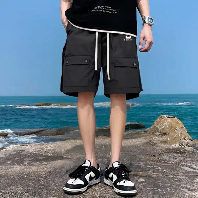 周同学 周杰伦 美式高街潮流系带多口袋简约设计复古五分裤工装短裤 男女同款