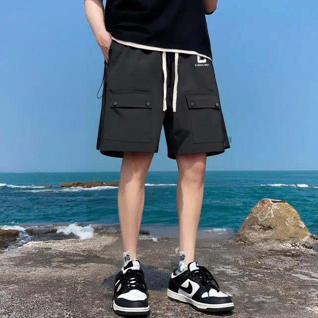 周同学 周杰伦 美式高街潮流系带多口袋简约设计复古五分裤工装短裤 男女同款