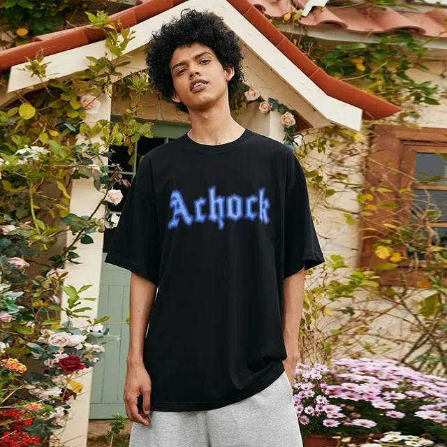 A chock LogoT