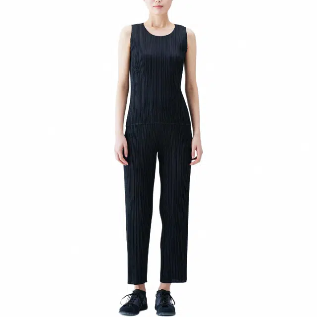 PLEATS PLEASE ISSEY MIYAKE