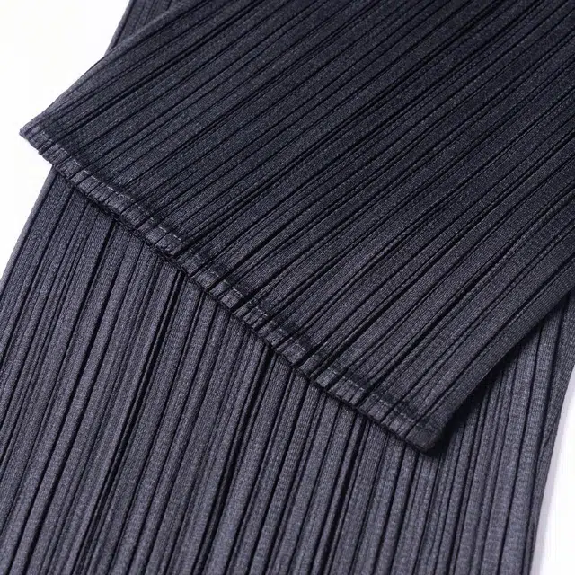 PLEATS PLEASE ISSEY MIYAKE