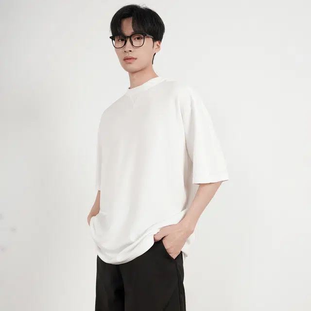 URBAN AUTHENTIC T