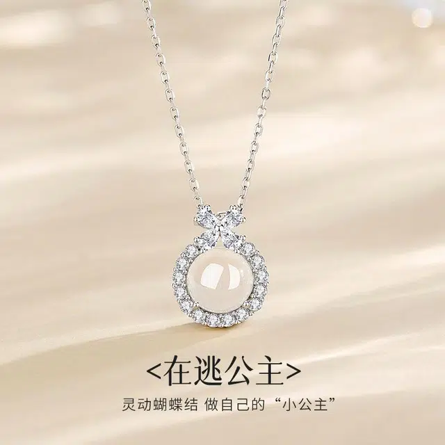 【在逃公主】中国黄金 央创时尚 幸运四叶草 新中式国潮甜美可爱气质小众设计灵动蝴蝶结  礼盒天然 玉髓 玉石项链 女款
