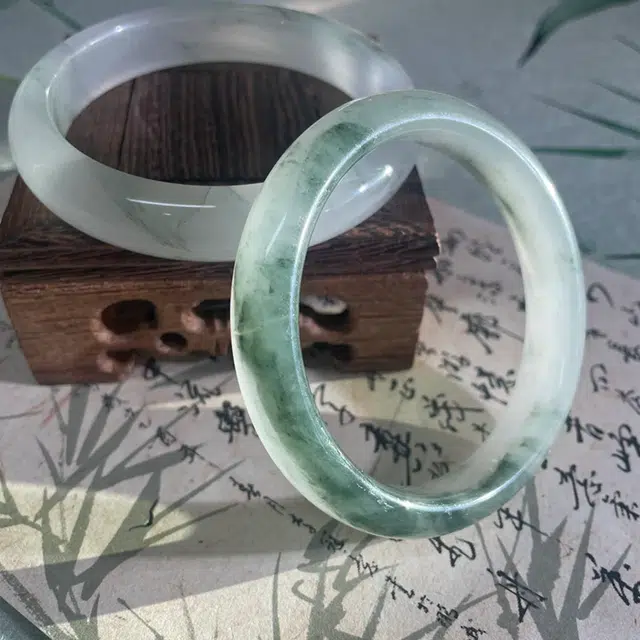 【甄选翠色】 雅谷 青山黛翠玉贵妃玉镯 古风气质温婉 温润如玉古风汉服旗袍 日常百搭通勤小众美人镯叮当镯天然 天山翠 手镯 女款