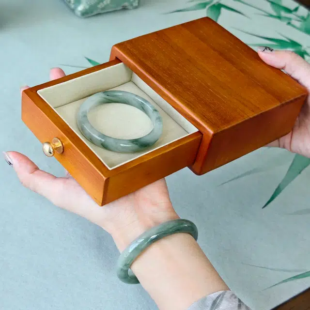 【甄选翠色】 雅谷 青山黛翠玉贵妃玉镯 古风气质温婉 温润如玉古风汉服旗袍 日常百搭通勤小众美人镯叮当镯天然 天山翠 手镯 女款