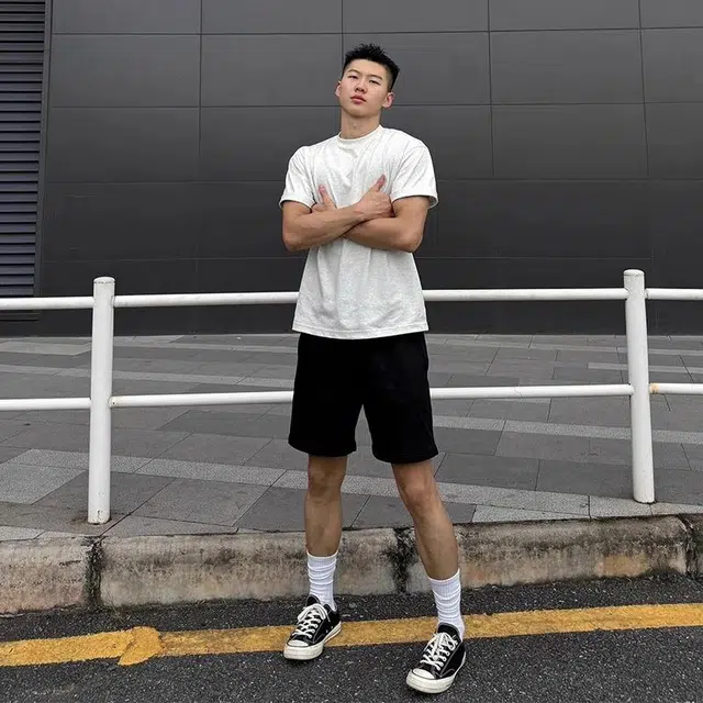 黑马漫画 外穿青少年篮球运动跑步五分休闲短裤 男女同款 纯黑