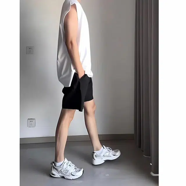 黑马漫画 纯色百搭简约薄款休闲短裤 男女同款