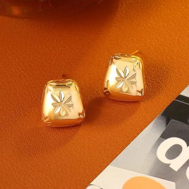 素 复古港风金色几何时尚高级感气质冷淡风耳饰新潮小众花纹配饰 铜 耳钉 女款