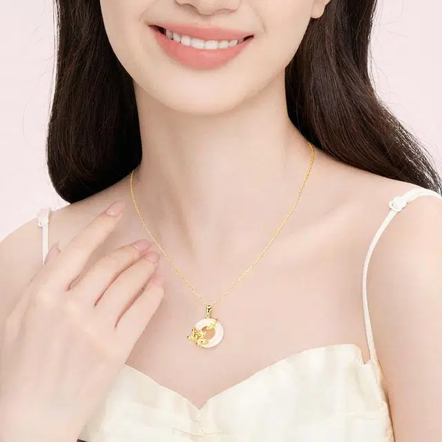 【好运莲莲】中国黄金 珍·尚银 事事如意 莲花平安扣吊坠 新中式平安顺遂锁骨链 小众轻奢礼盒 显肤白 本命年 妈妈 玉髓 项链 女款