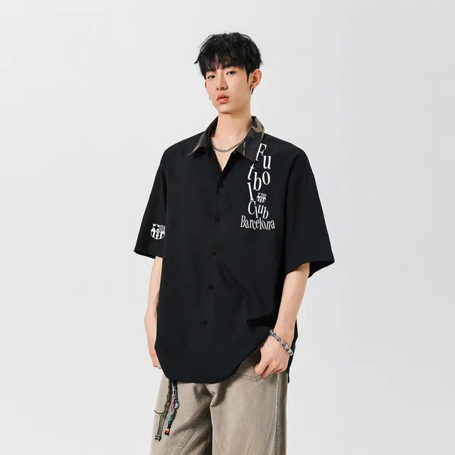 巴塞罗那足球俱乐部 美式百搭潮牌舒适简约时尚宽松适中字母条纹迷彩翻领常规落肩纽扣短袖衬衫 男女同款