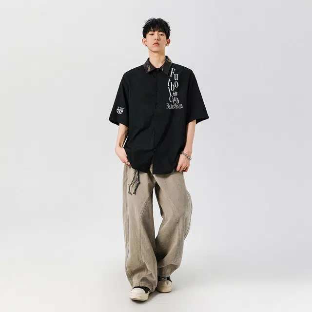 巴塞罗那足球俱乐部 美式百搭潮牌舒适简约时尚宽松适中字母条纹迷彩翻领常规落肩纽扣短袖衬衫 男女同款