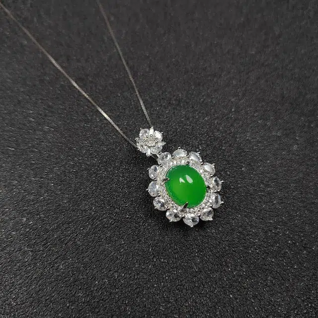 识恩 【招桃花】 薄荷太阳花绿转运珠本命年#好运 精致浪漫简约锁骨链 妈妈小众轻奢百搭 礼盒 玉髓 项链 女款