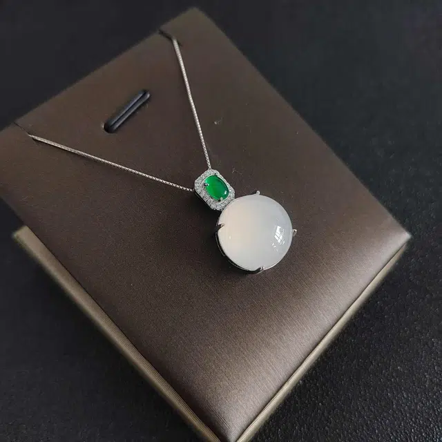 识恩 【招桃花】  #好运 白月光转运珠蛋面圆珠 精致浪漫简约锁骨链 妈妈小众轻奢百搭 礼盒 玉髓 项链 女款