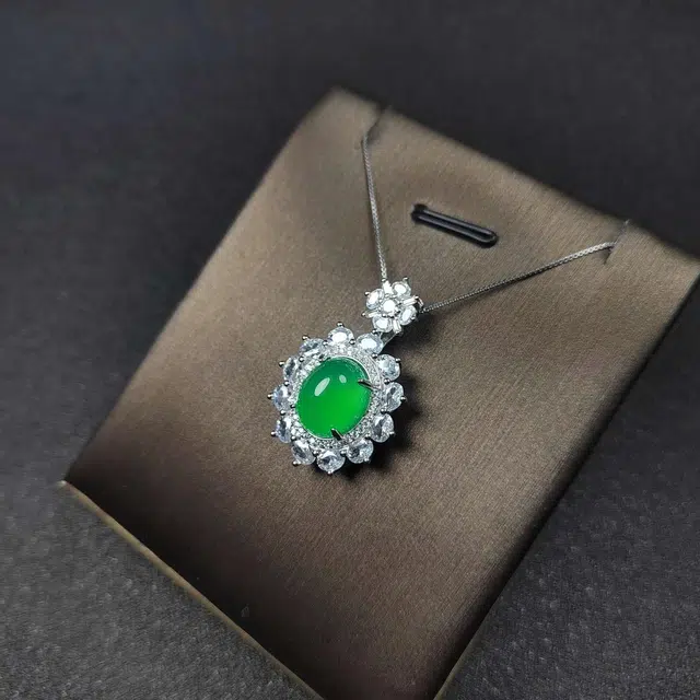 识恩 【招桃花】 薄荷太阳花绿转运珠本命年#好运 精致浪漫简约锁骨链 妈妈小众轻奢百搭 礼盒 玉髓 项链 女款