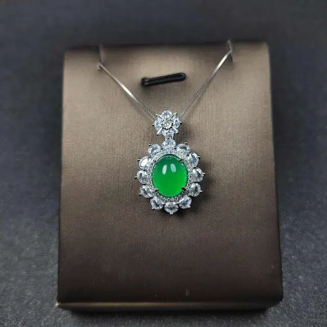 识恩 【招桃花】 薄荷太阳花绿转运珠本命年#好运 精致浪漫简约锁骨链 妈妈小众轻奢百搭 礼盒 玉髓 项链 女款