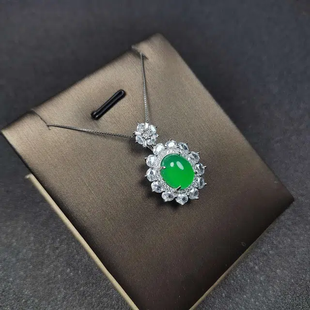 识恩 【招桃花】 薄荷太阳花绿转运珠本命年#好运 精致浪漫简约锁骨链 妈妈小众轻奢百搭 礼盒 玉髓 项链 女款