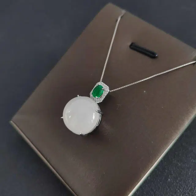 识恩 【招桃花】  #好运 白月光转运珠蛋面圆珠 精致浪漫简约锁骨链 妈妈小众轻奢百搭 礼盒 玉髓 项链 女款