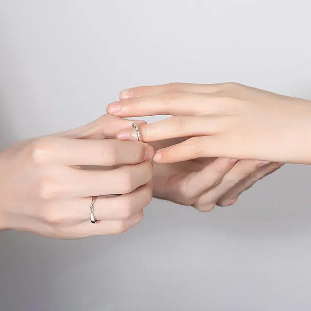 【爱无止境 | 吸金】 岁月静好 莫比乌斯环情侣对戒轻奢小众开口可调节指环百搭高级感环环相扣耳饰浪漫饰爱#好运 合金 戒指 女款