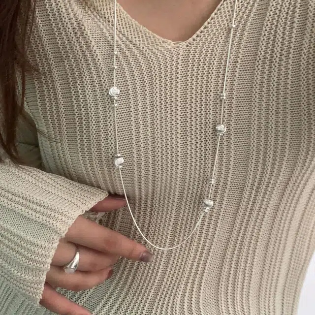 925