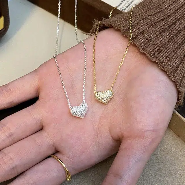 925