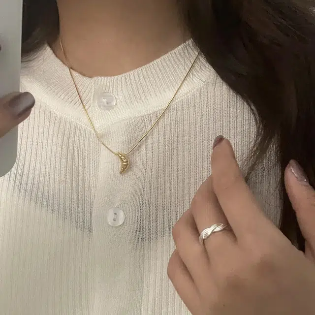925