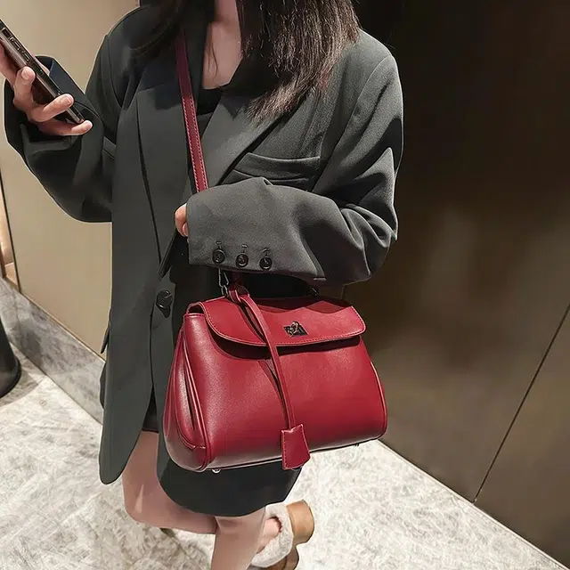 雅鹿 复古工装高级感潮流高街上课潮流旅行 胎牛皮 斜挎手提包 女款 多色